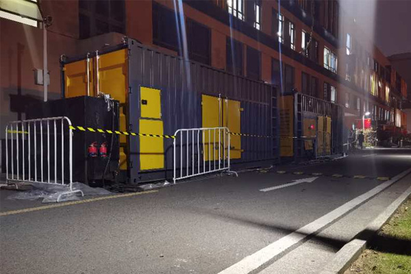 肃宁柴油发电机组的输出电压是如何调节的？