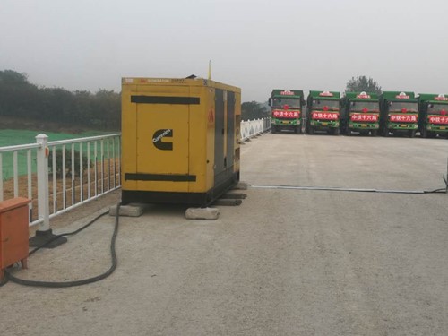 肃宁电力系统的稳定性和设备兼容性如何影响发电机组的频率规格？